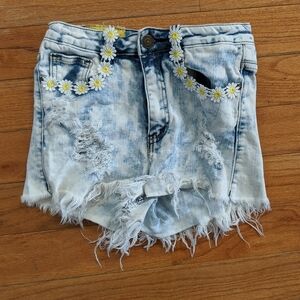 Machine Brand Daisy accent pockets frayed denim